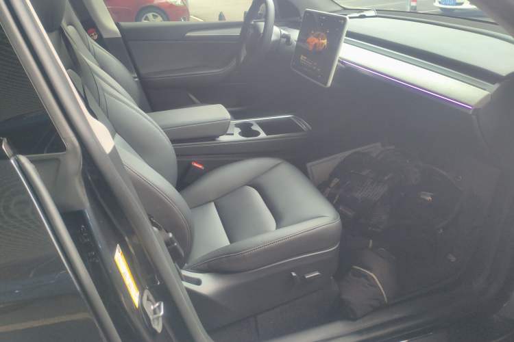 Used Tesla Model Y 2024 Rear-Wheel-Drive Version Right Front Seat