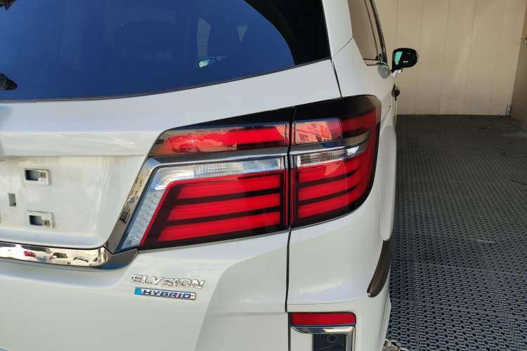 Used Honda Elysion 2019 2.0L Hybrid Luxury Edition Right Rear Taillight