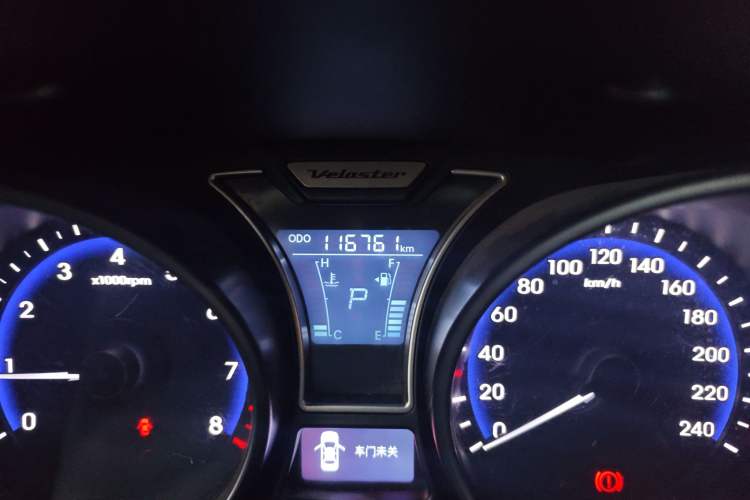 Used Hyundai Veloster 2012 1.6T Automatic Luxury Edition Odometer Close Up