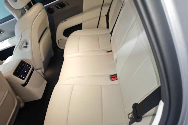 Used Li Auto i6 2025 Model Two-Wheel-Drive Standard Type
