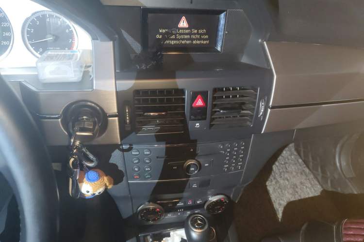 Used Mercedes-Benz GLK-Class 2011 GLK 300 4MATIC Fashion Model Audio And AC Panel