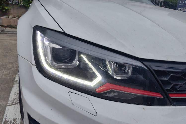 Used Volkswagen Lamando 2018 230TSI DSG Fashion Edition Right Front Headlight