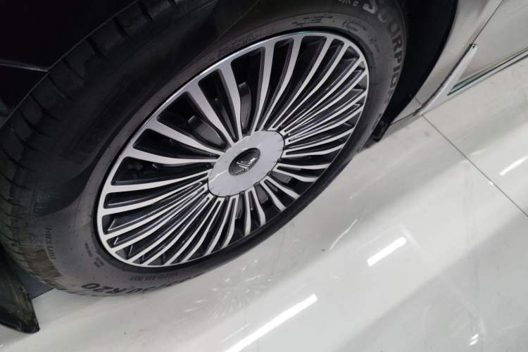 Used VOYAH Dream 2025 PHEV Four-Wheel-Drive Flagship Kunpeng Edition