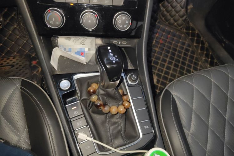 Used Volkswagen Sagitar 2023 280TSI DSG Beyond Lite Edition Gear Lever