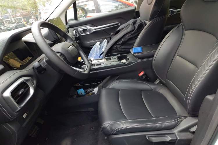 Used Radar King Kong 2025 430 km Two-Wheel Drive Standard Box – Lucky King Left Front Seat