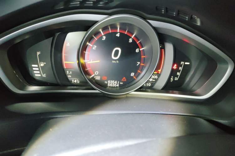 Used Volvo V40 2018 T3 Zhiyi Edition Odometer Close Up