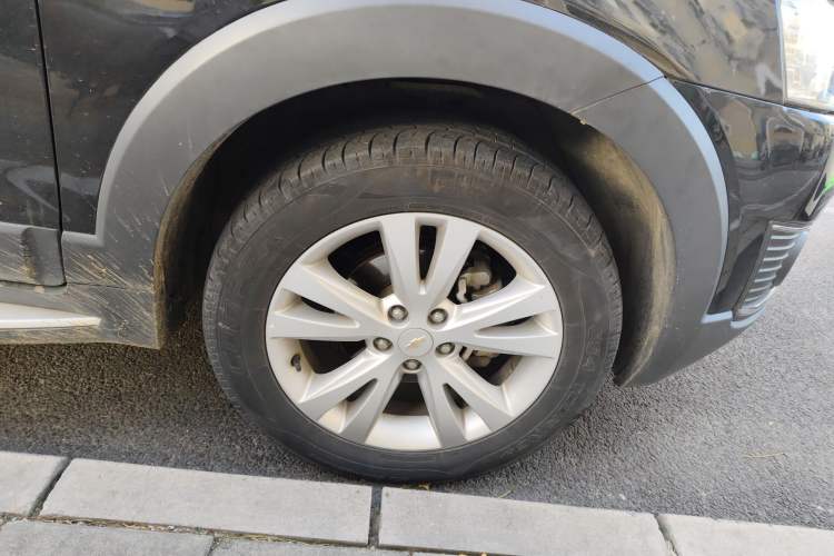 Used Chevrolet Captiva 2017 2.4L 4x4 Flagship Edition 7-Seater Right Front Wheel Hub