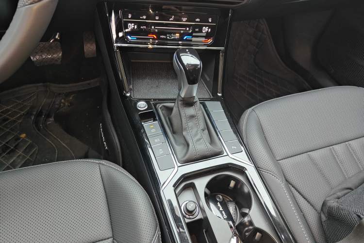 Used Volkswagen Passat 2025 Outstanding Model 380TSI Starry Dragon Edition Gear Lever