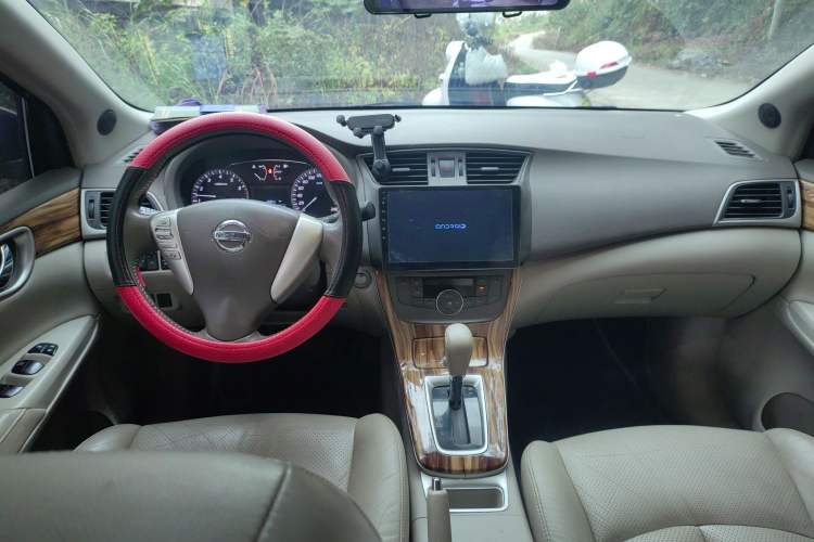 Used Nissan Sylphy 2012 1.8XL CVT Luxury Edition Center Console