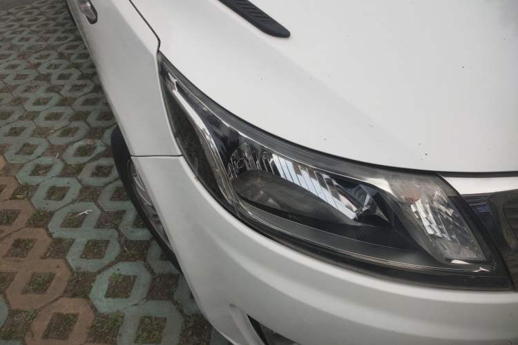 Used Kia K2 2012 Sedan 1.4L MT GLS Commemorative Edition