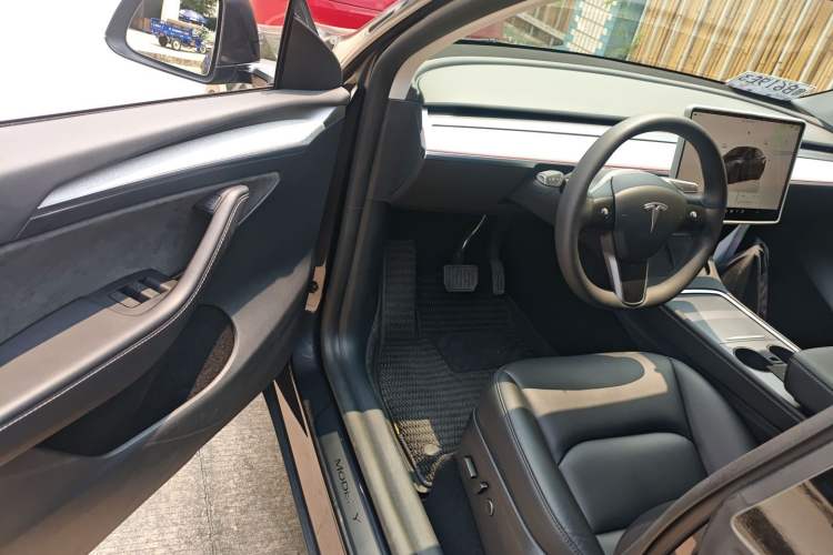 Used Tesla Model Y 2024 Rear-Wheel-Drive Version Driver Seat
