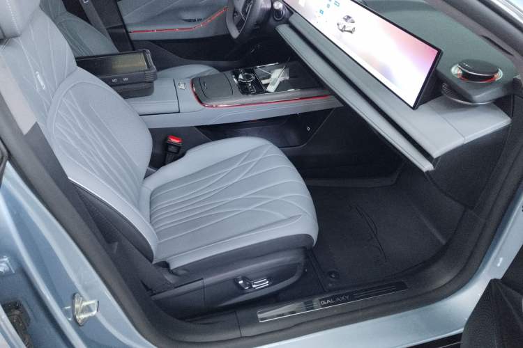 Used Geely Galaxy E8 2025 700 km Long-Range Intelligent Driving Version
