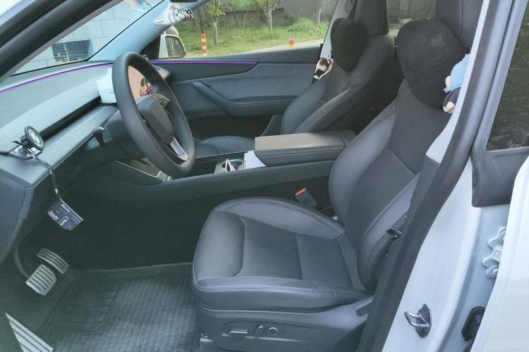 Used Tesla Model Y 2025 Rear-Wheel-Drive Version