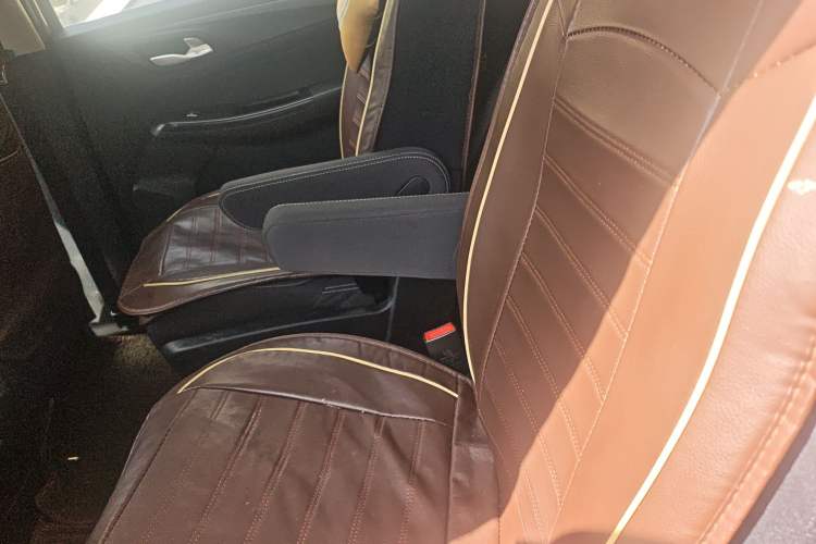 Used Baojun 730 2019 1.5L Manual Fashion Model 7-seater China VI Left Rear Seat