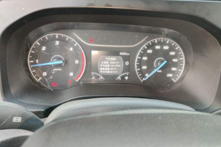 Used JMC Fushun 2023 2.0T Manual Short-Wheelbase Mid-Roof Commercial Van Transporter 2/3 Seats