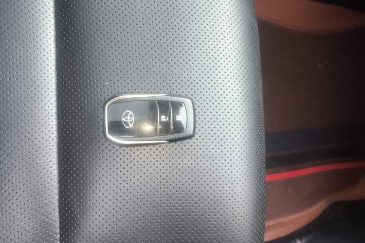 Used Toyota Highlander 2018 2.0T Four-Wheel Drive Luxury Version 7 Seats China VI Standard