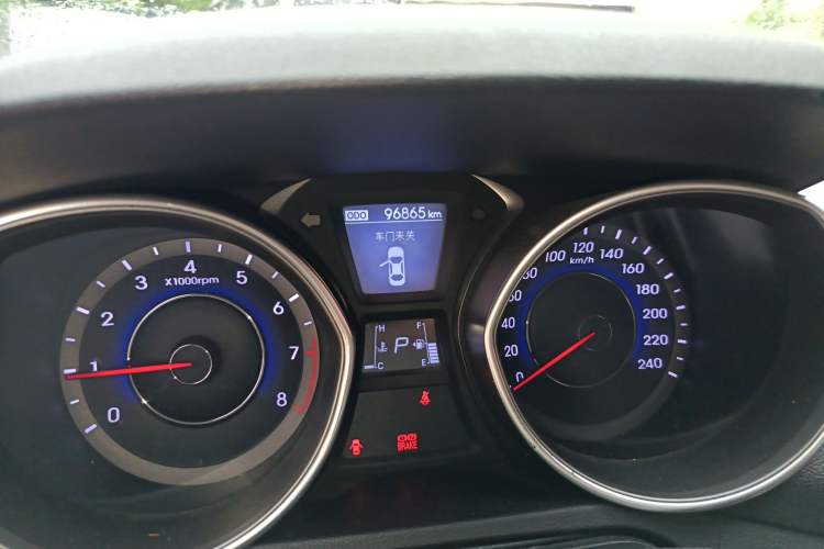 Used Hyundai Elantra (5th Generation / Langdong) 2015 1.6L Automatic Leading Model Odometer Close Up