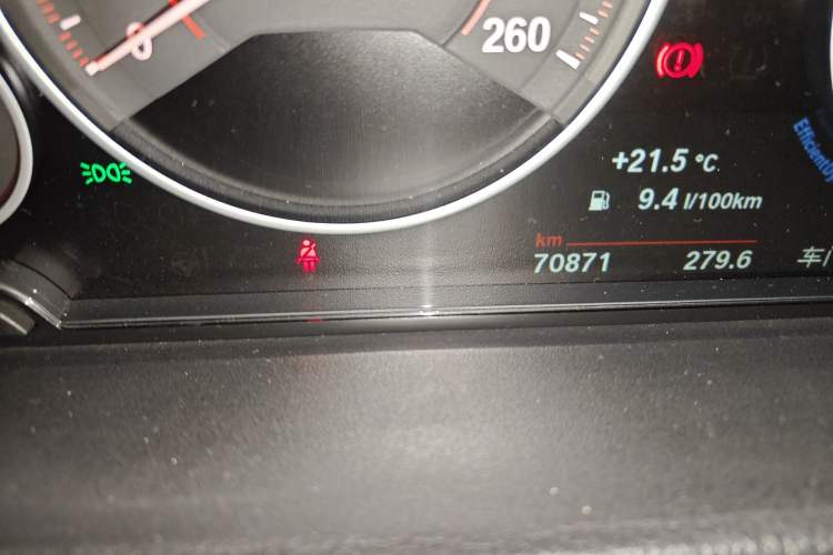 Used BMW 3 Series GT 2018 320i M Sport Edition Odometer Close Up