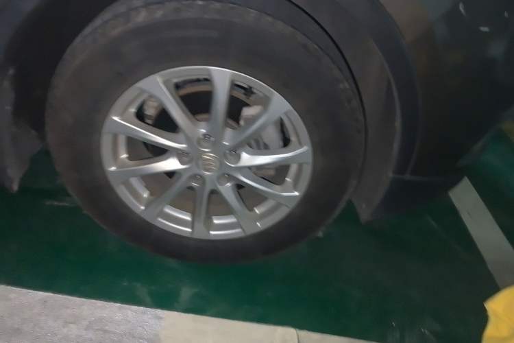 Used Buick Envision 2016 20T Two-Wheel-Drive Elite Model Right Front Wheel Hub