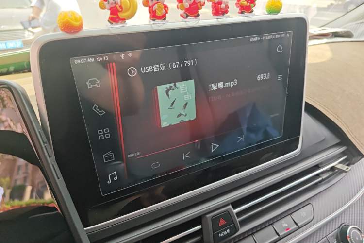 Used SAIC MAXUS Xintu V90 2021 2.0T Manual Zhiyun King Rear-Drive Single-Tire Extended-Wheelbase High-Roof 7-Seater Audio And AC Panel