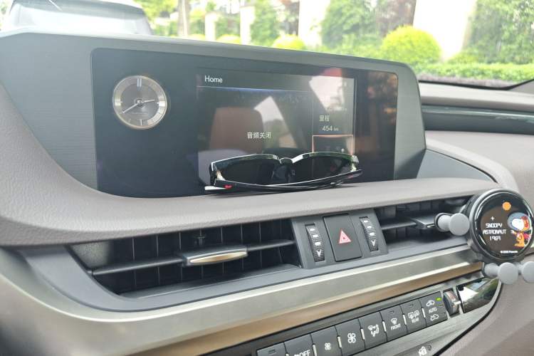 Used Lexus ES 2020 260 Excellence Edition Audio And AC Panel