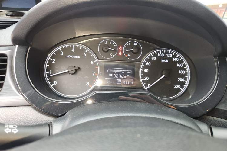 Used Nissan Tiida 2013 1.6L CVT Cool Cafe Edition
