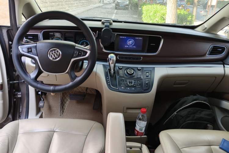 Used Buick GL8 2014 3.0L GT Luxury Business Haoya Edition Center Console