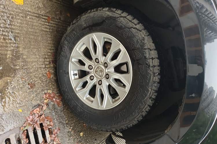 Used JMC Yusheng S350 2013 2.4T Manual Two-Wheel Drive Diesel Luxury 7-Seater Exterior 7