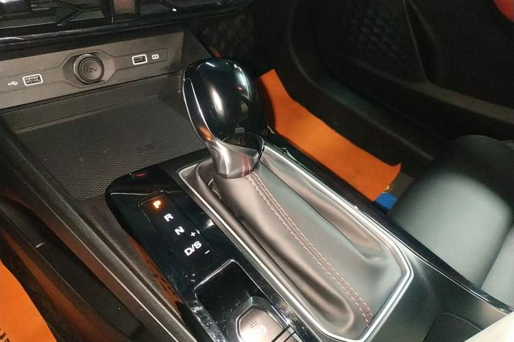 Used MG 5 2023 180 DVVT CVT Luxury Edition Gear Lever