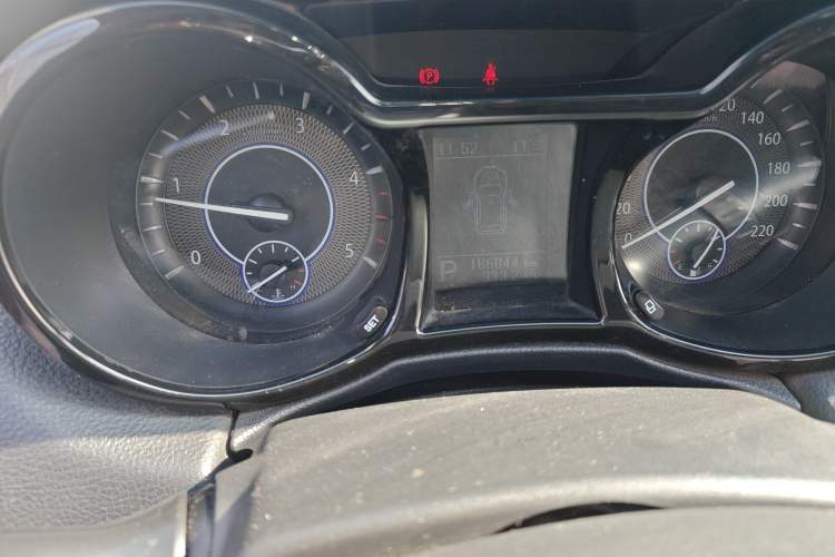 Used JMC Yusheng S350 2013 2.4T Automatic 2WD Diesel Ultra-Luxury 5-Seater Odometer Close Up