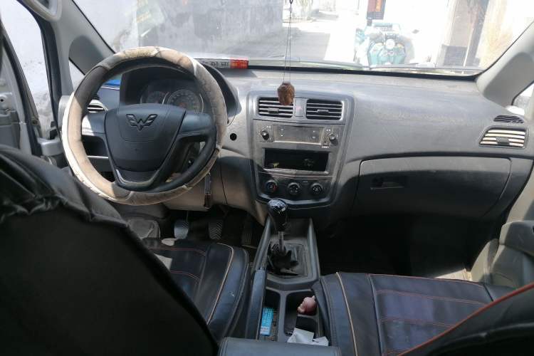 Used Wuling Zhengcheng 2015 1.5L Comfort L3C Center Console