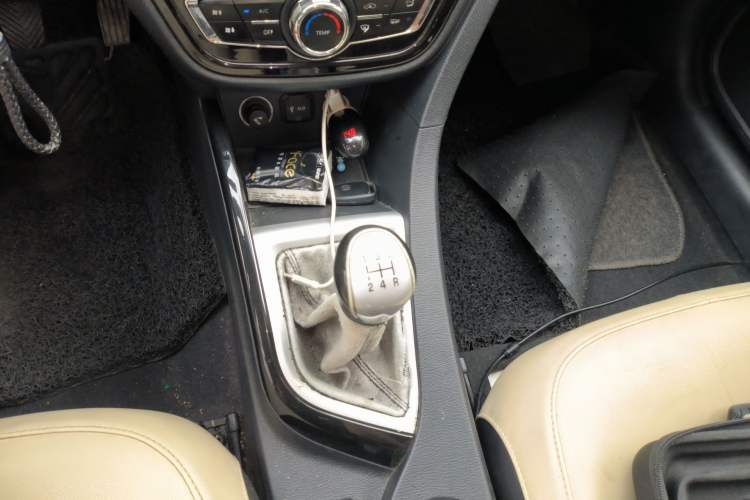 Used CHANGAN Alsvin V7 2016 1.6L Manual Enjoyment Model China IV Standard