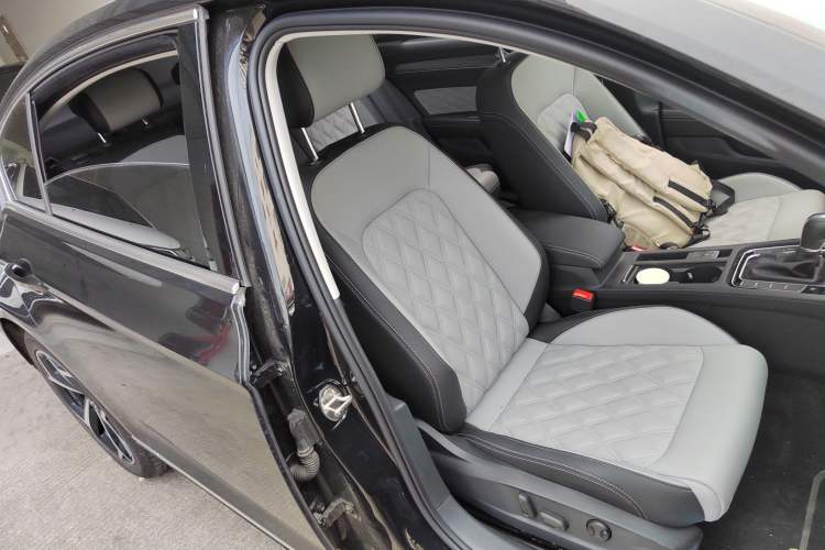 Used Volkswagen Magotan 2023 2 Million Units Limited Edition 330TSI DSG Leading Version Right Front Seat