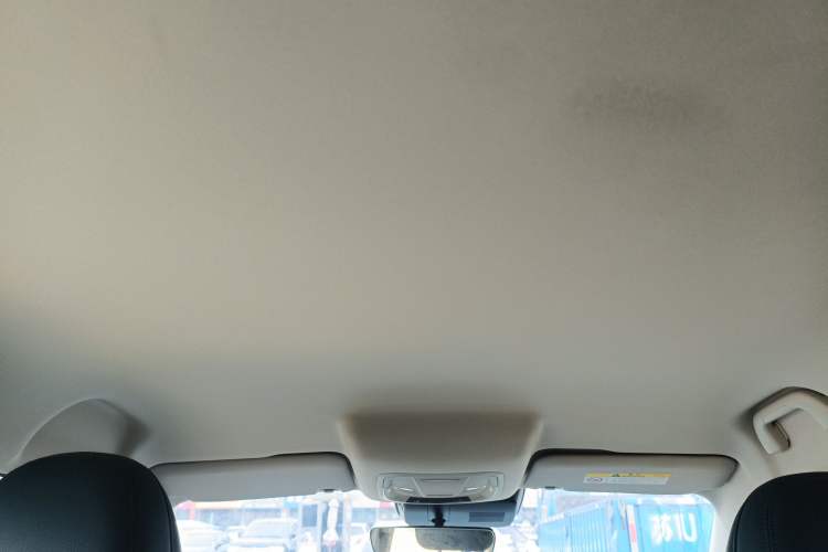 Used ORA Good Cat 2023 401 km Standard Range Luxury Version Lithium Iron Phosphate Headliner