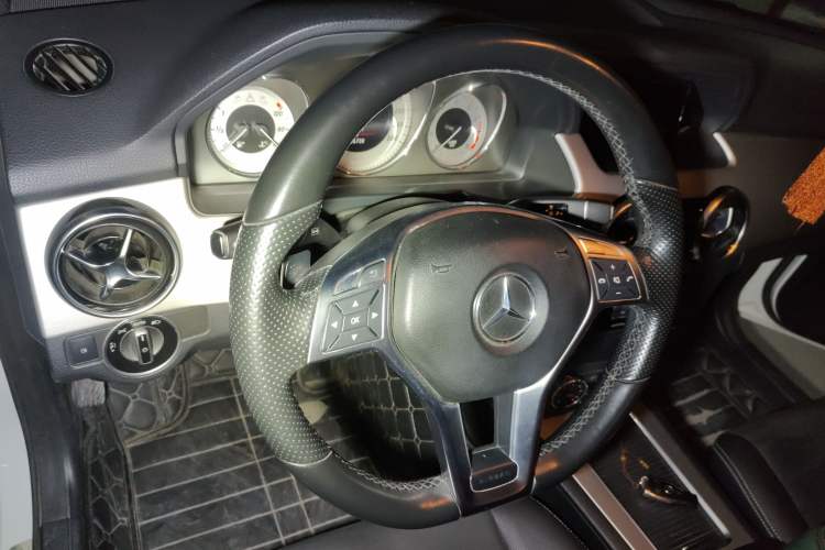 Used Mercedes-Benz GLK-Class 2015 GLK 300 4MATIC Fashion Edition Ultimate Version
