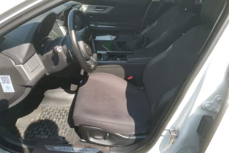 Used Jaguar XF 2018 XF Sportbrake 2.0T 250 PS All-Wheel Drive Luxury Edition Left Front Seat