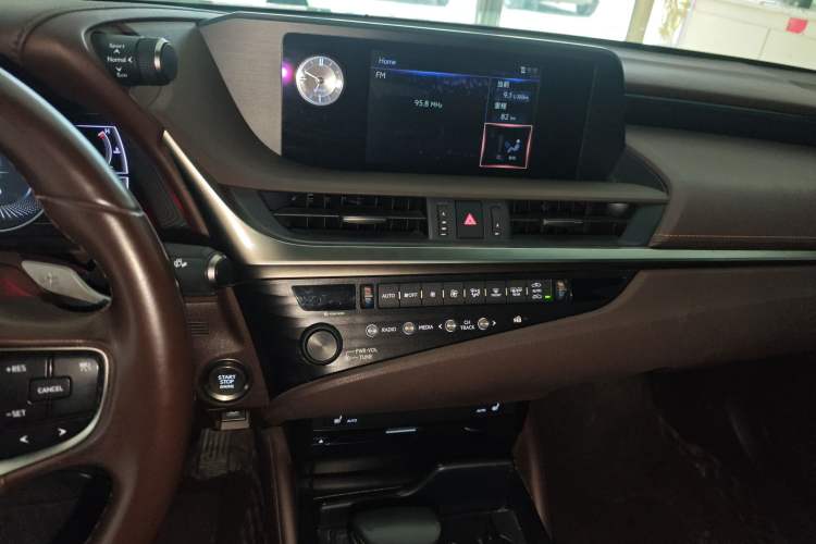 Used Lexus ES 2018 200 Excellence Edition China V Standard
