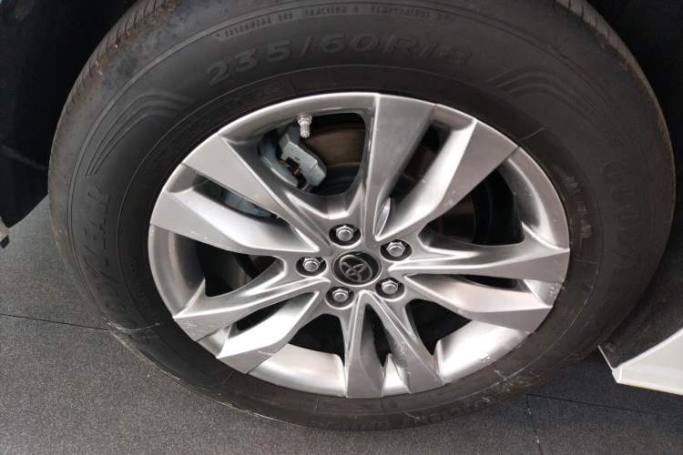 Used Toyota SIENNA 2023 2.5L Hybrid Comfort Edition Right Rear Wheel Hub