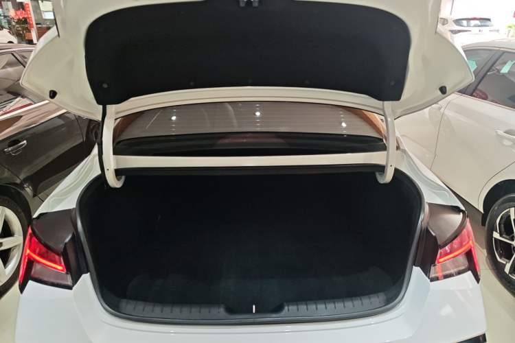 Used Hyundai Elantra 2023 1.5L CVT LUX Prestige Edition Trunk