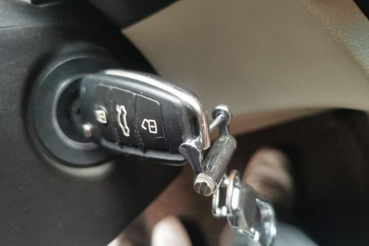 Used Chery Arrizo M7 2015 2.0L CVT Comfort Edition 232 Seats Vehicle Key