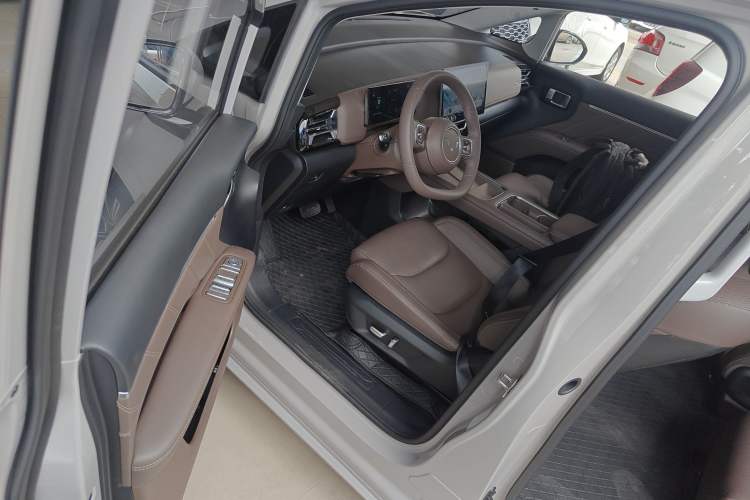 Used Wuling Starlight 730 2025 Model Plug-in Hybrid 125km Luxury Edition