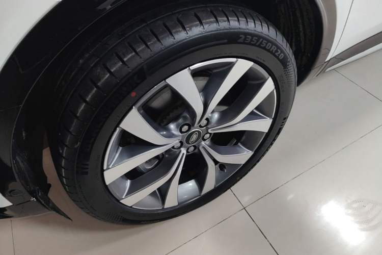 Used Land Rover Discovery Sport 2024 Luxury Custom Edition Left Front Wheel Hub