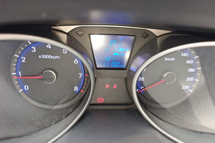 Used Hyundai ix35 2015 2.0L Automatic 2WD Smart Version China V Standard Odometer Close Up