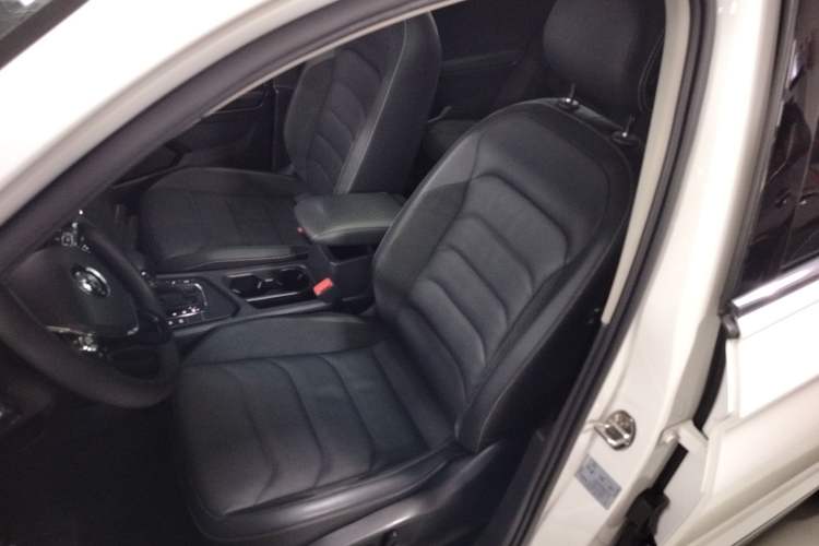 Used Volkswagen Tiguan L 2019 Revised 330TSI Automatic Two-Wheel Drive Smart & Luxury Edition China VI Standard
