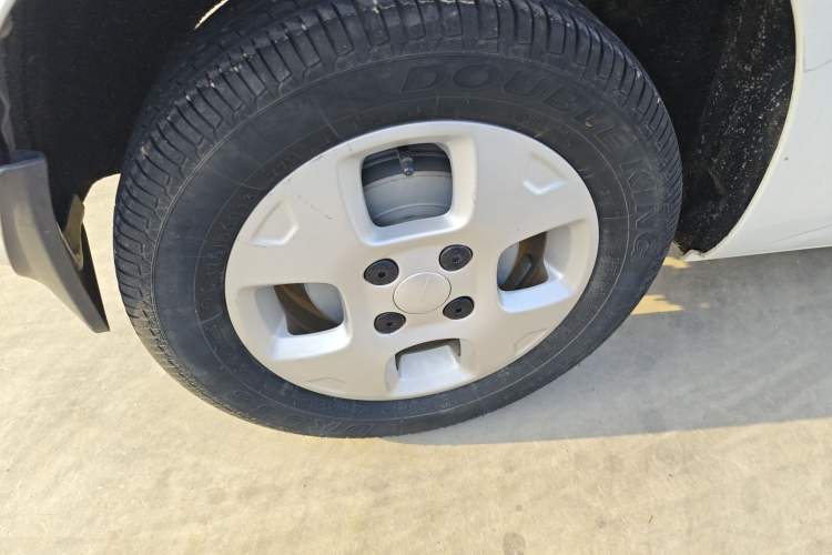 Used Roewe Clever 2021 302 km New Four-Seater Super-Efficient Version Right Rear Wheel Hub