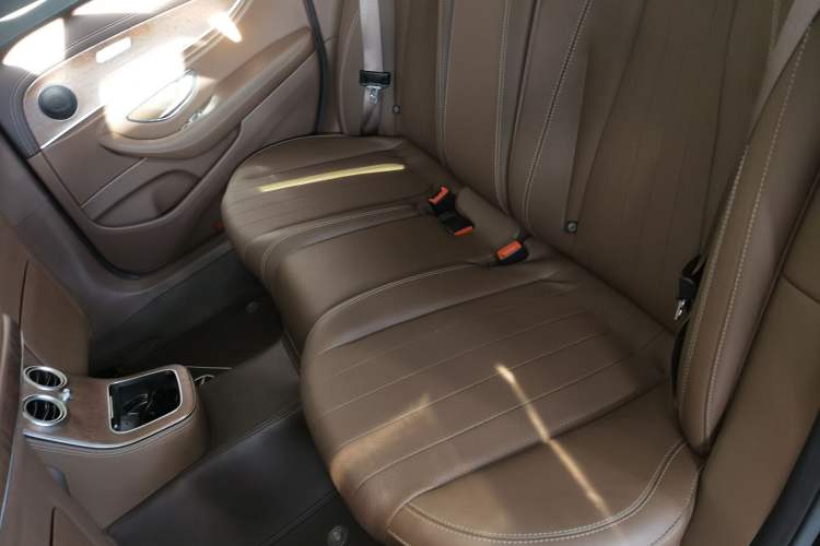 Used Mercedes-Benz E-Class 2023 Updated E 300 L Fashion Edition Left Rear Seat