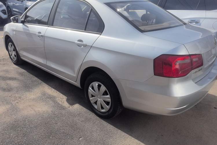 Used Volkswagen Jetta 2015 Value Edition 1.6L Manual Fashionable Style
