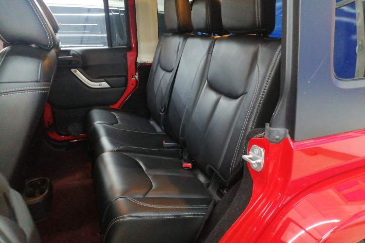 Used Jeep Wrangler 2015 3.0L Sahara Four-Door Comfort Edition
