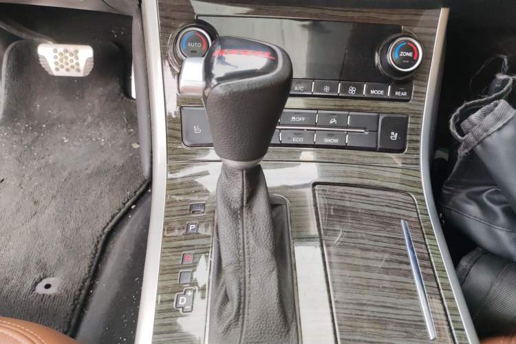 Used Haval H8 2015 2.0T Four-Wheel Drive Luxury Model