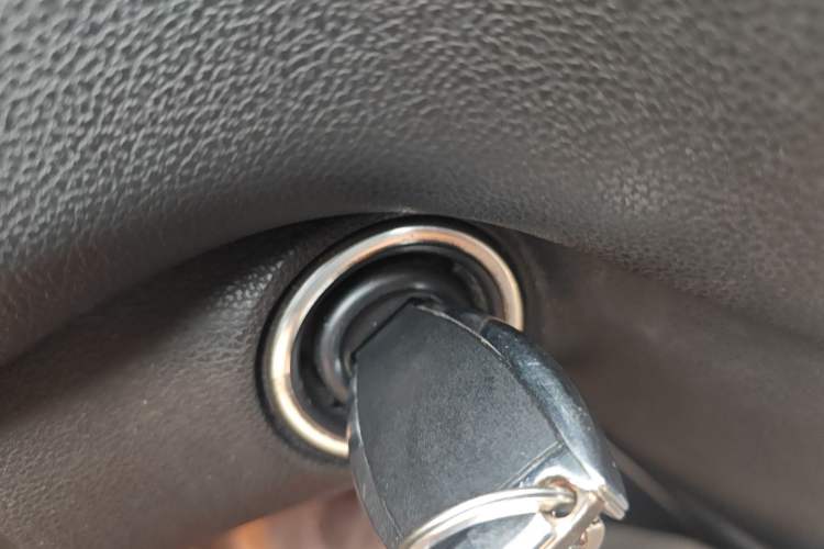 Used Mercedes-Benz M-Class 2010 ML 300 4MATIC Vehicle Key